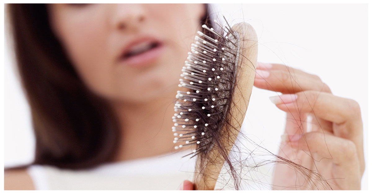 تساقط الشعر من الجذور البيضاء أسبابه وطرق العلاج المختلفة