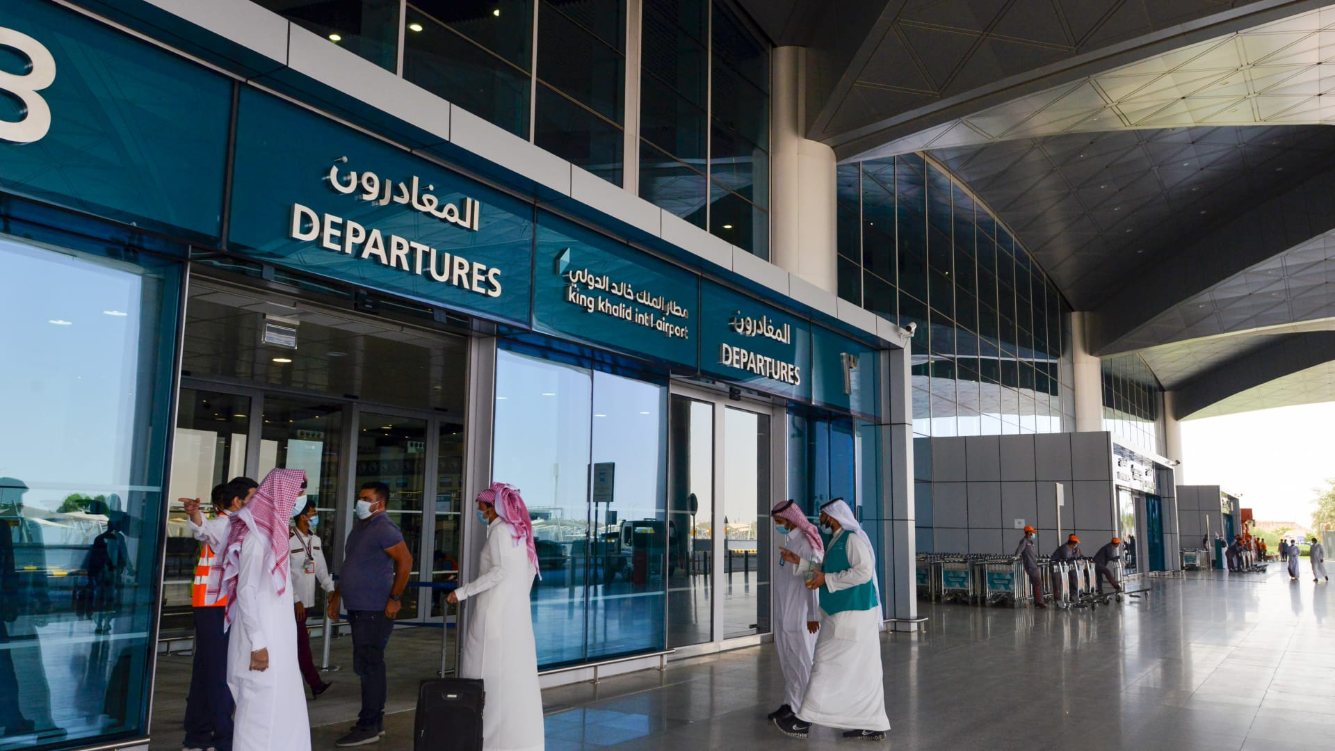 رقم مطار الملك خالد الدولي
