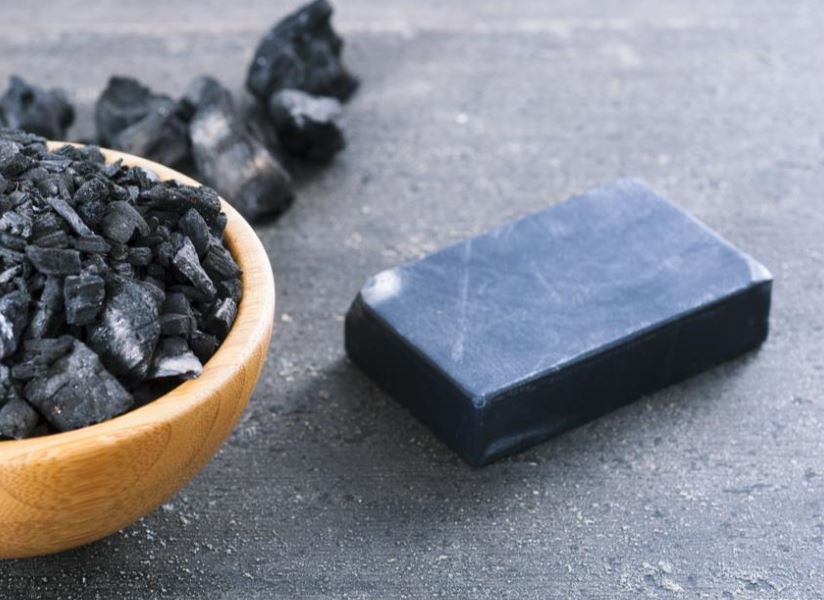 صابونة الفحم فوائد صابونة الفحم طريقة استخدامها