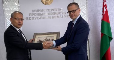 السفير المصري في مينسك يلتقى نائب وزير الصناعة البيلاروسي