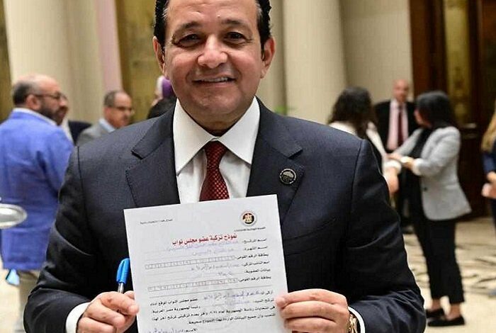 النائب علاء عابد يوقع استمارة تزكية ترشح الرئيس السيسي في الانتخابات الرئاسية