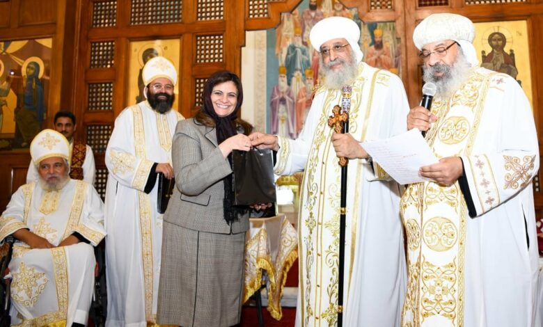 البابا تواضروس الثاني يكرم وزيرة الهجرة تقديرا لجهودها في خدمة المصريين بالخارج (صور)